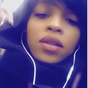 Meet your Posher, Desiree